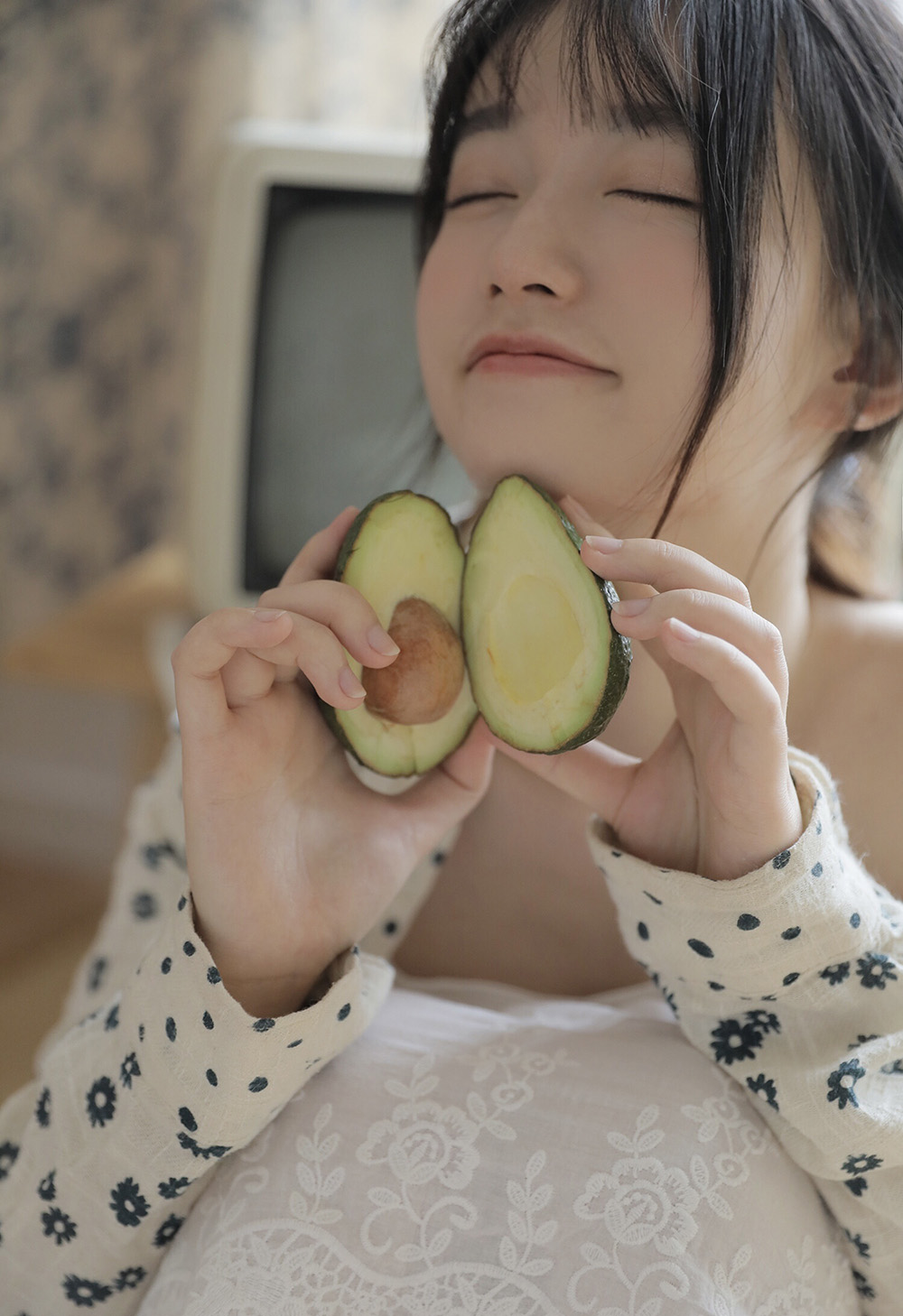 牛油果女孩儿