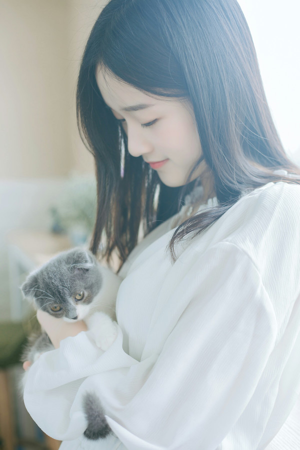 少女和猫